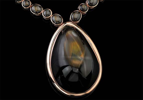 888-carat 'Star Of Jolie' Is The Largest Gem-quality Star Sapphire In The World