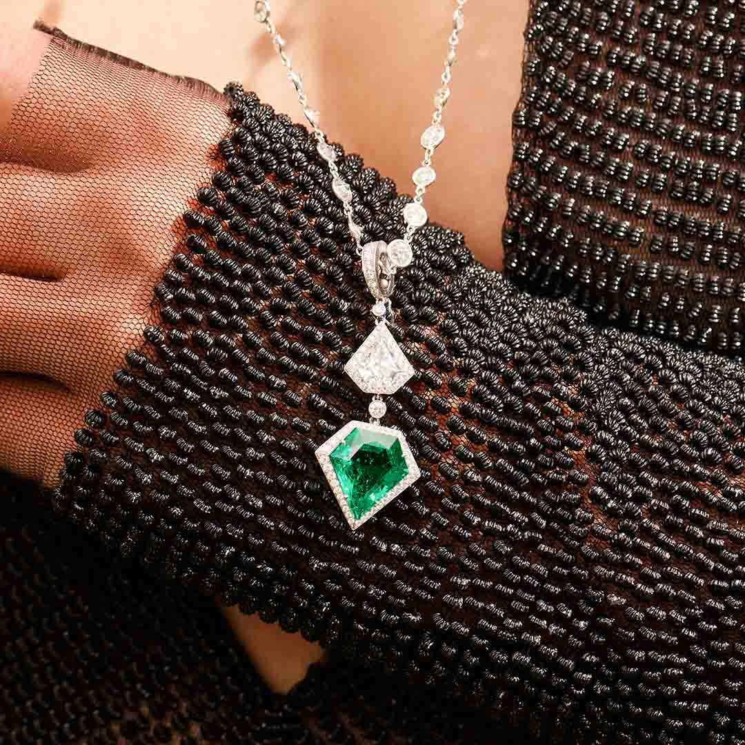 Buy Queen Emerald Charm Necklace, Big and Bold, Large Natural Glowing Neon  Green Colombian Emerald Diamond Choker Necklace, Luxury Gift for Her Online  in India - Etsy